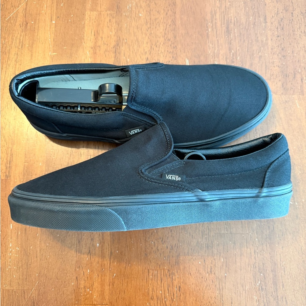 Vans Classic All Black Slip On Canvas Men’s 10 Women’s 11.5 Unisex VN000EYEBKA